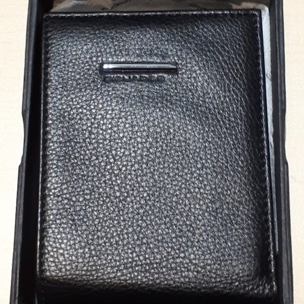 PIQUADRO Black Leather Wallet w Coin Pocket